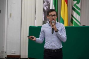 Un boliviano conocerá al rey de España en el encuentro de jóvenes líderes iberoamericanos