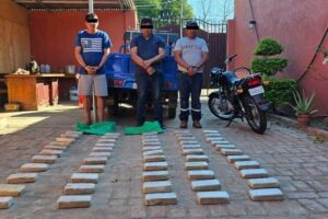 En Santa Cruz, incautan 57 kilos de cocaína en un lavadero de autos que funcionaba como centro de acopio