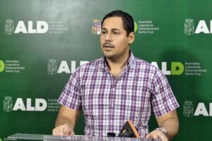 Talamás desmiente un supuesto viaje de Aguilera a España y acusa al diputado Romero de mentir