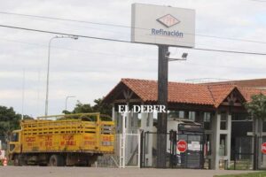 Transporte pesado levanta la vigilia en la refinería de Palmasola