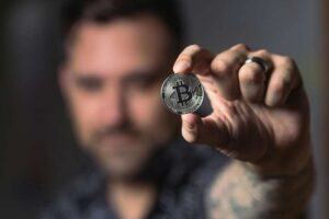 ¿Qué debe tener en cuenta antes de comprar criptoactivos?