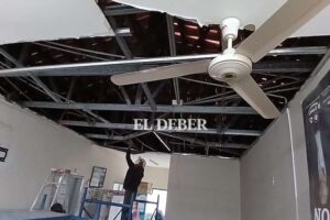 Refaccionan cielo falso que colapsó en el centro de salud El Buen Samaritano