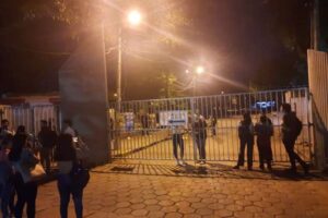 Tercer día de toma en la Uagrm: la protesta se extiende hasta el campus universitario