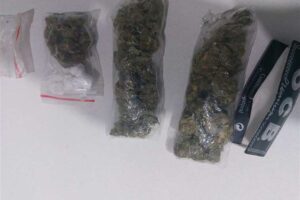 Tras persecución, policías capturan a motociclistas con marihuana en sus partes íntimas