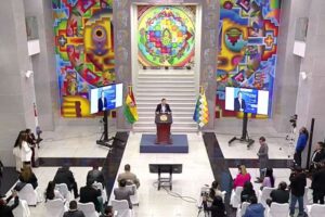 Arce califica de “patético” el problema del diésel y apunta a recuperar la producción, con 28 proyectos exploratorios
