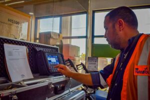 Entregan equipos valuados en Bs 3,6 millones para mejorar operaciones en el aeropuerto Viru Viru