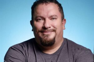 Pablo Osorio pasa del humor a escribir poemas
