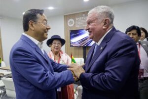 Presidente Arce manifiesta la intención de comprar diésel ruso, más barato a raíz de la guerra con Ucrania