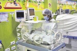 El Francés intenta paliar la saturación y gestiona un área para terapia neonatal