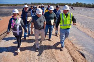 Verifican avances de dos plantas industriales que se levantan en Villa Montes