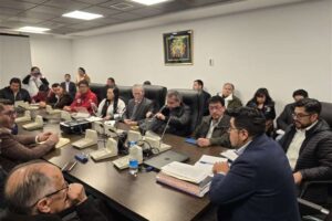 Médicos y diputados retoman diálogo para evitar un paro de cinco días