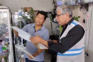 Municipio decomisa productos que no cumplían con la norma, en inspección sorpresa en peluquerías del mercado Mutualista