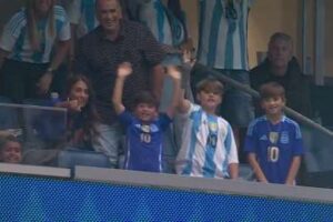La familia Messi celebró la victoria ante Ecuador desde las tribunas