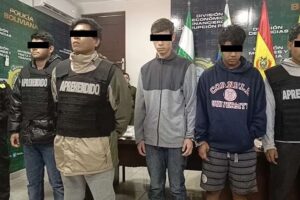 La Policía presenta a 11 «barra bravas» acusados de asesinar a un joven a machetazos