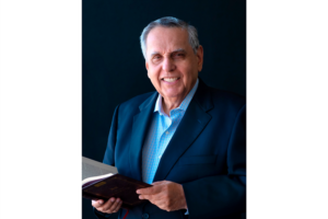 Luis Fernando Saavedra presenta libro sobre el modelo económico cruceño