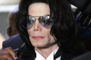Subasta de dibujos, supuestamente hechos por Michael Jackson, genera gran controversia en Los Ángeles