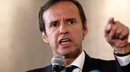 Tuto Quiroga sobre las preguntas del referéndum: «Es una maniobra monárquica que busca dilatar, diferir y distraer a un país angustiado»