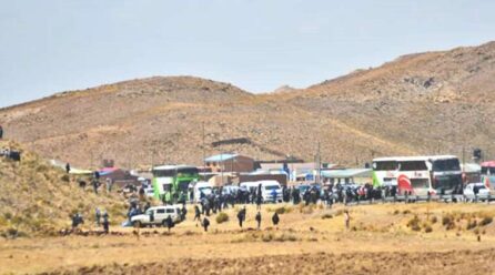 Mineros y afiliados al Pacto de Unidad afín a Arce se movilizan para frenar la marcha de Evo