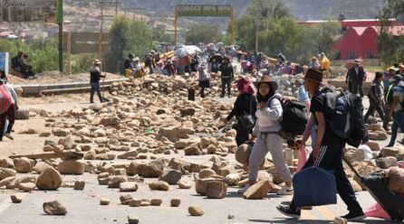 Evo defiende a bloqueadores aprehendidos; aborda la crisis y relega denuncias en su contra