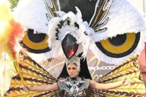 Juliana Barrientos presenta su majestuoso traje típico inspirado en el búho, para el Miss Universo 2024