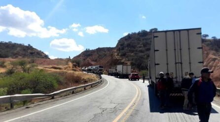 Ministro de Medio Ambiente, cívicos y empresarios de Tarija repudian los bloqueos en el país