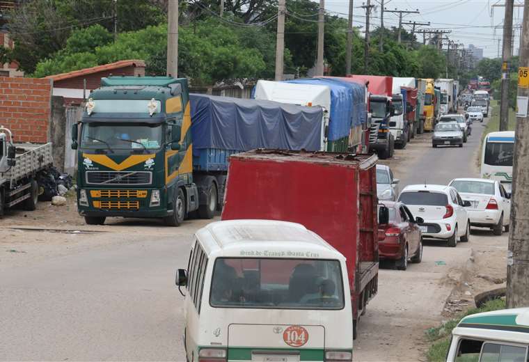 Identificarán combustible importado por colores y el precio será variable