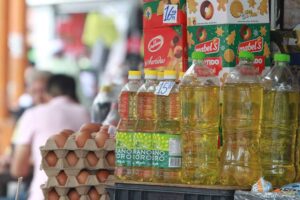 Gobierno condiciona la exportación de aceite al precio y a su provisión al mercado interno