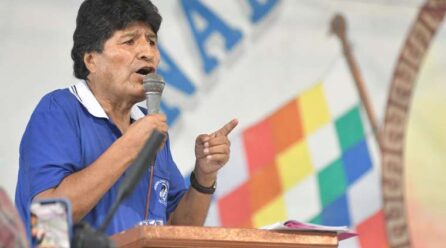 Evo acusa a Arce de ofrecerlo como trofeo a EEUU; sus afines dicen que estará en festejo del MAS