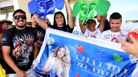 Shakira llega a Barranquilla sin ver a sus seguidores por un problema de salud de su padre