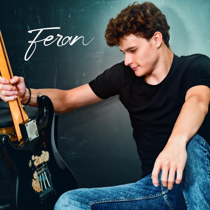 Con solo 16 años, Feran sorprende con su primer tema ‘Te Miro y Pienso’