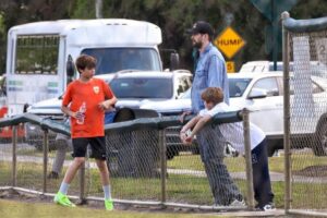 Piqué al fin se reencuentra con sus hijos, mientras Shakira continúa con su gira