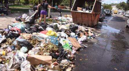 El botadero de K’ara K’ara permanece bloqueado y la basura se acumula en Cochabamba