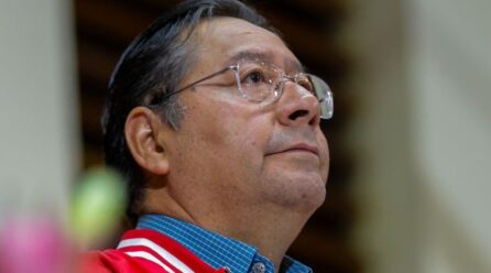 Luis Arce enfrenta presiones para declinar su candidatura