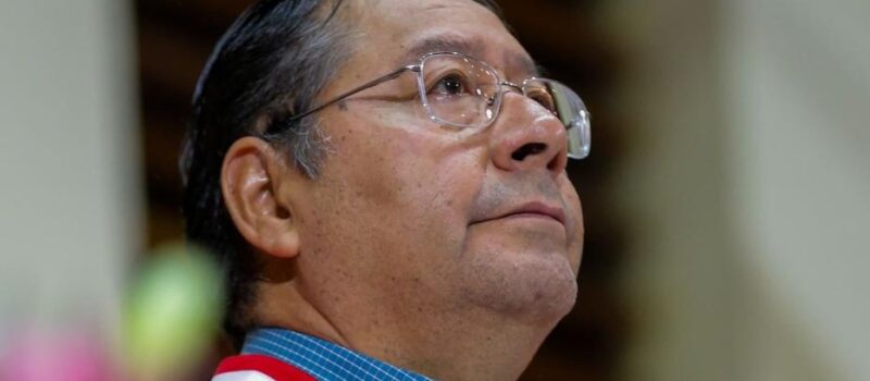 Luis Arce enfrenta presiones para declinar su candidatura