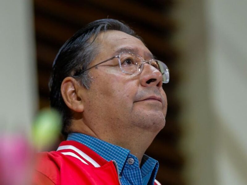 Luis Arce enfrenta presiones para declinar su candidatura