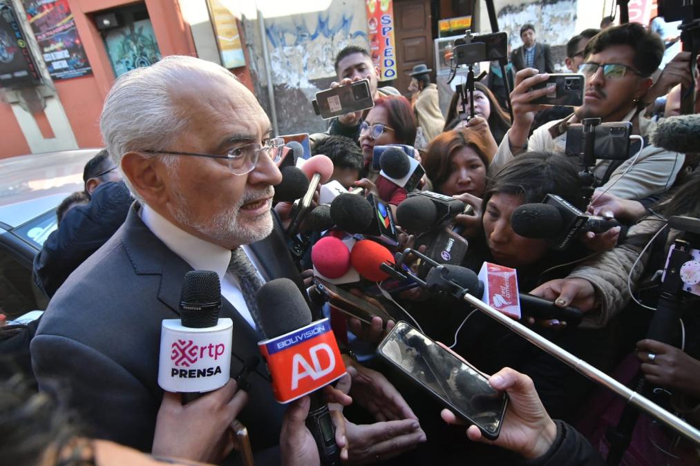Expresidente Mesa se aparta de bloque opositor por fricciones de precandidatos en Bolivia