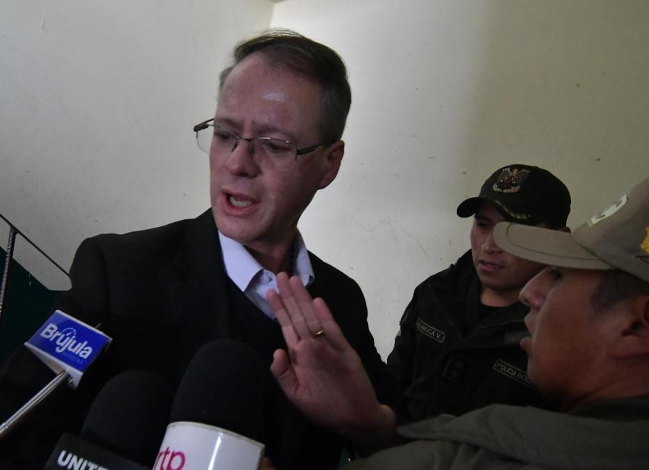 ADN y MNR denuncian que Dunn los dejó a último momento; él dice tener “muchas opciones”