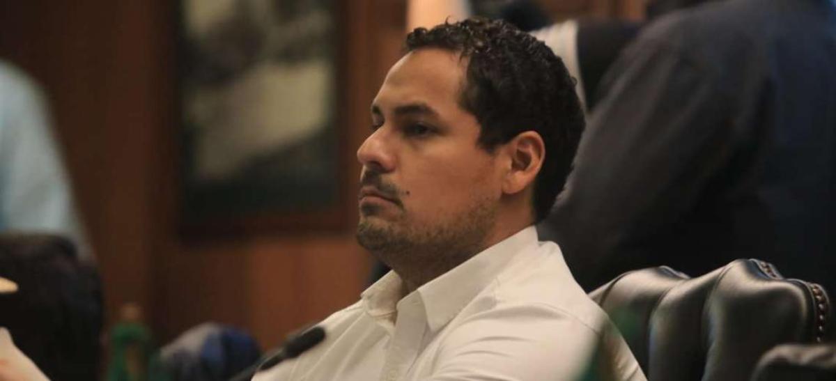 Talamás: «Un pequeño grupo de personas ha secuestrado las decisiones políticas en Santa Cruz, imponiendo vetos y manejos a dedo»