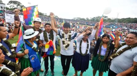 Evo es proclamado en Chimoré y revela que eliminaron al partido con el que había acordado la sigla