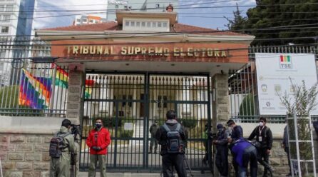 Elecciones 2025: Alianza Popular de Andrónico acude al TSE para presentar sus listas oficiales