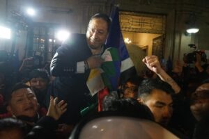 El «padre del milagro económico» boliviano renuncia a la reelección en medio de una crisis