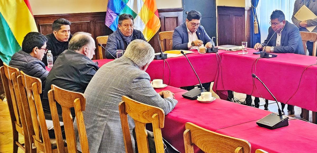 Legislativo convoca a una reunión de “alto nivel” para viabilizar créditos y elecciones de agosto
