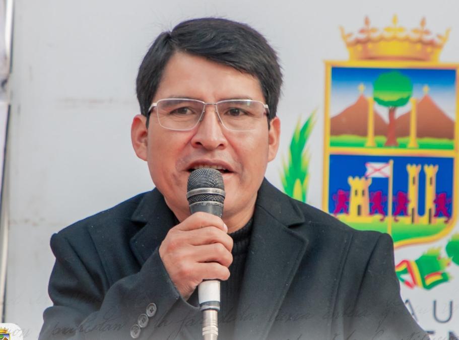 Gobernador Condori permanece en estado crítico y suman las expresiones de solidaridad