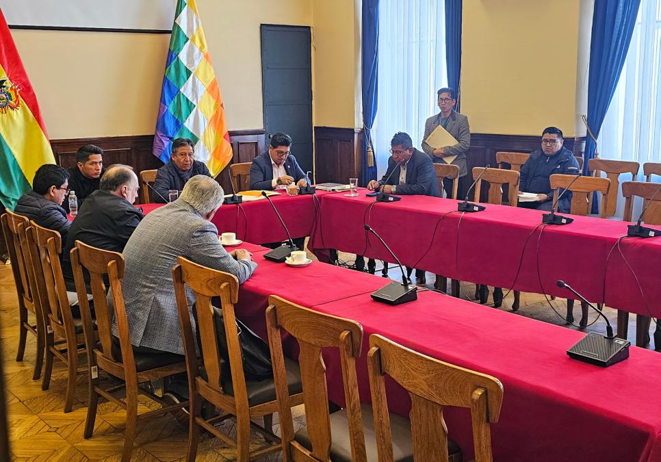 Choquehuanca logra reunir a bancadas; le piden explicaciones del uso de créditos