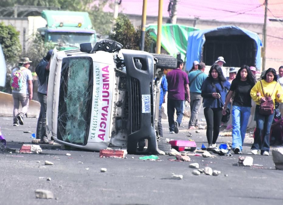 Gobierno apela a la CIDH y ONU por bloqueos; Fiscalía admite denuncia contra Evo