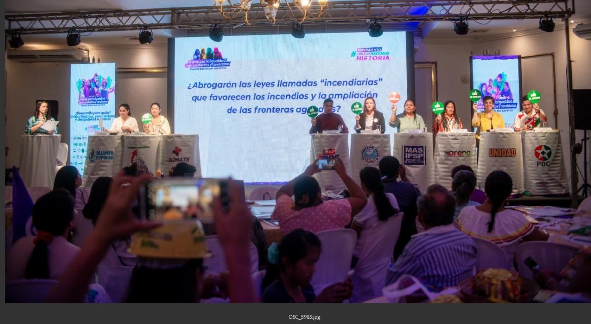 “La tierra no se vende; se trabaja y se defiende”: mujeres cuestionan falta de propuestas estructurales en foro ambiental